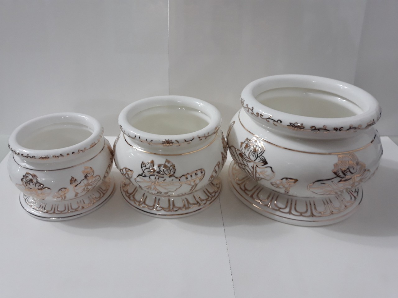 Lư hương sành trắng hoa sen