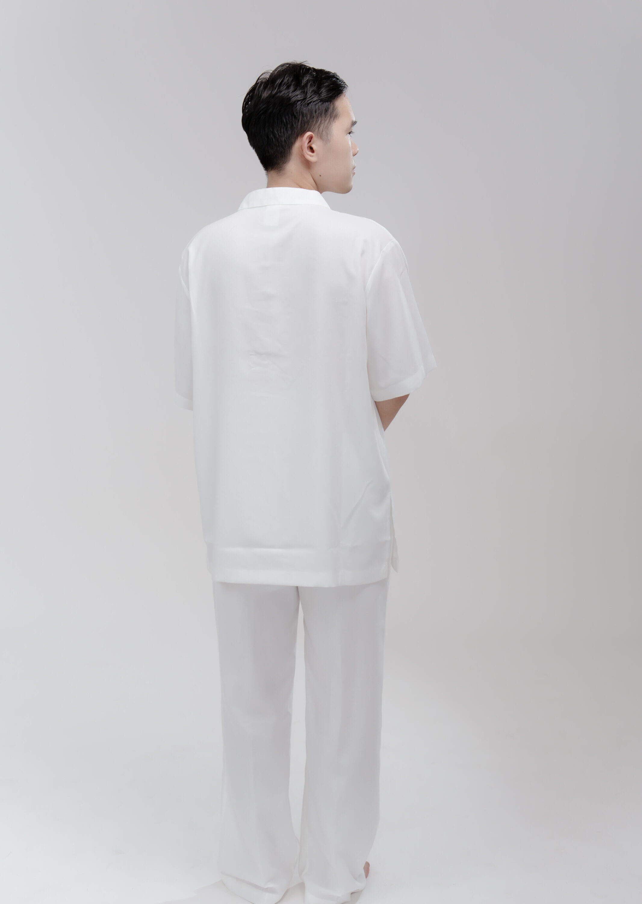 Bộ nam cổ trụ tay ngắn (trắng)