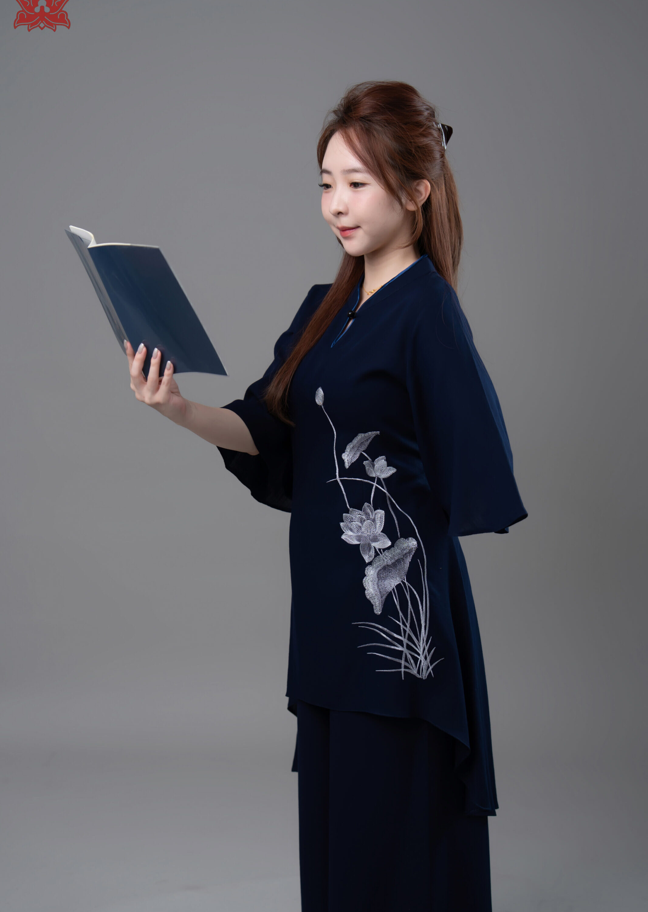 Bộ đầm 1 nút thêu (xanh đen)