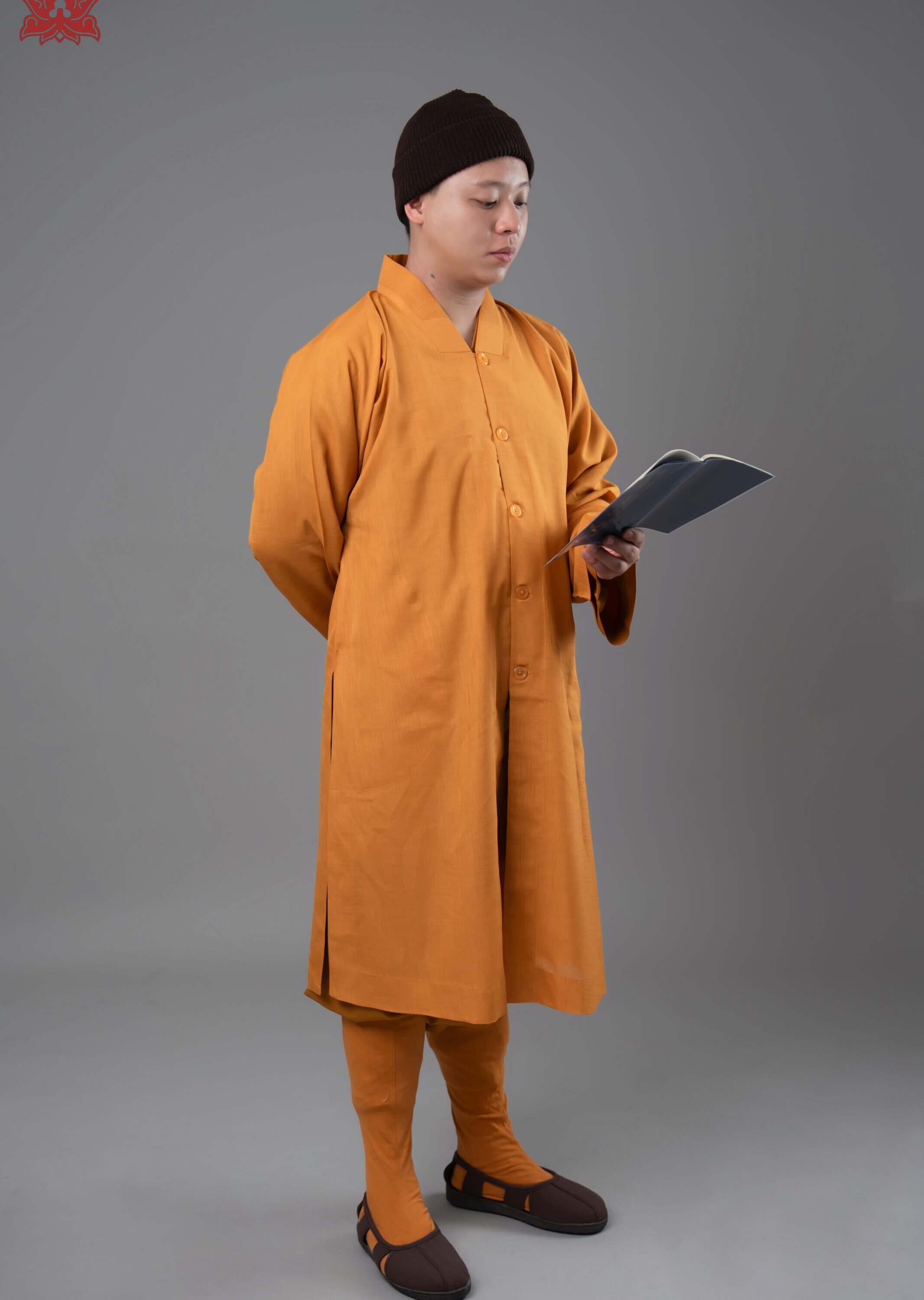 Khoác trung nút nhựa (vàng bò)