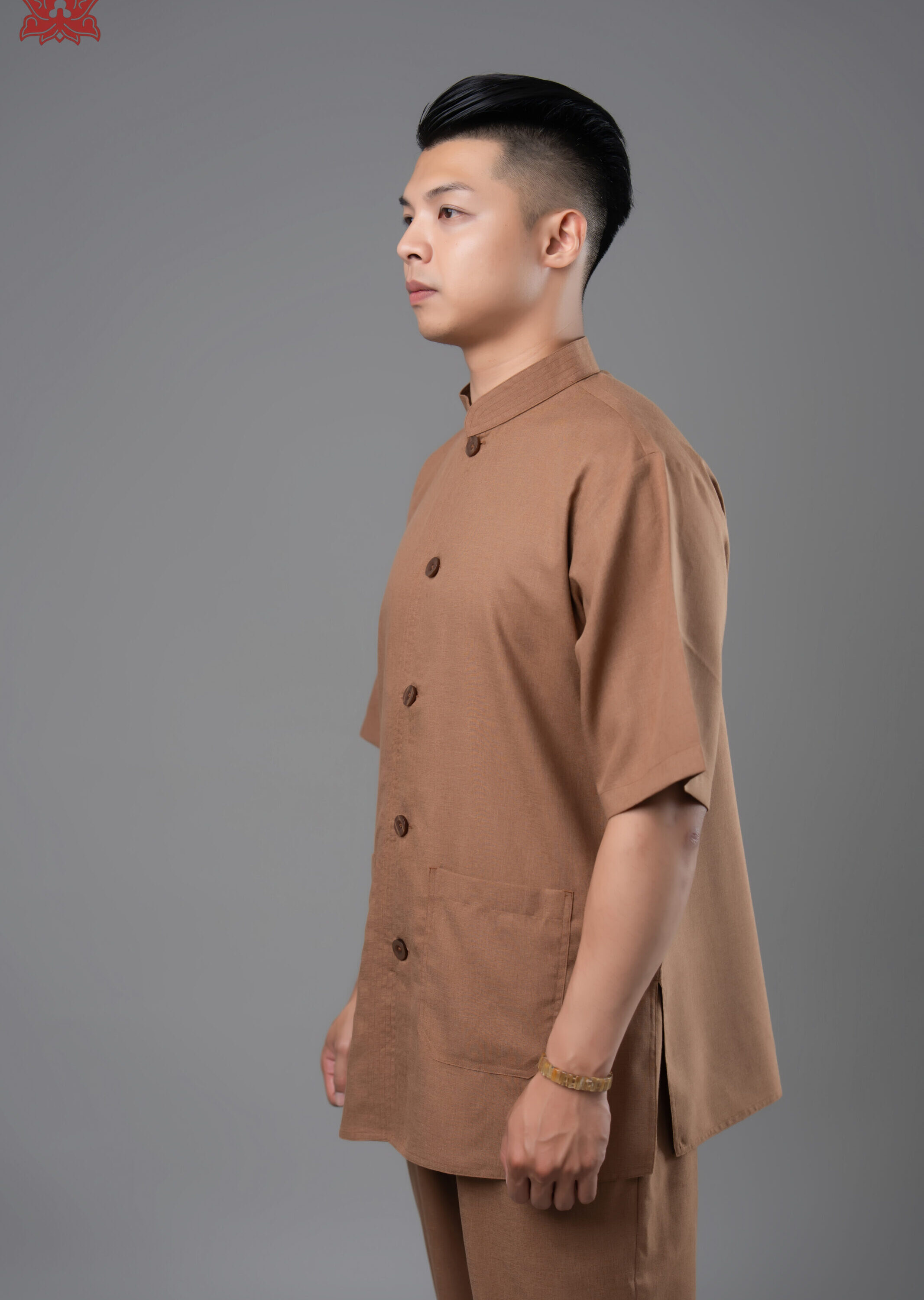 Cư sĩ phục nam tay ngắn nút nhựa (nâu)
